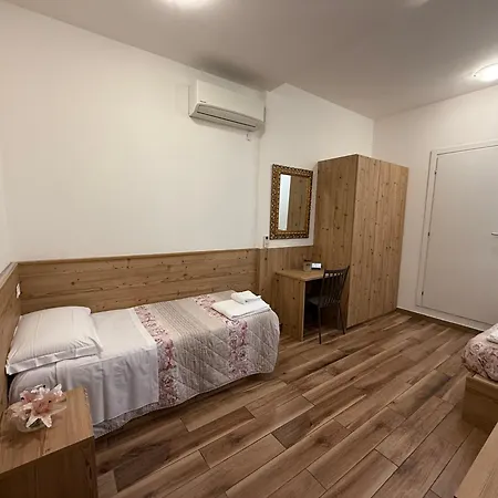 Pirandello Rooms 3* Verona