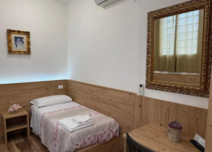 Pirandello Rooms 3* Верона